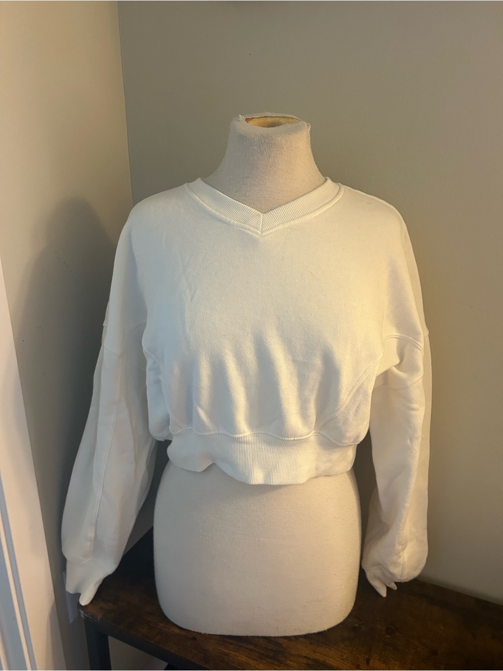 Forever 21 Cream Cropped V-Neck Sweater